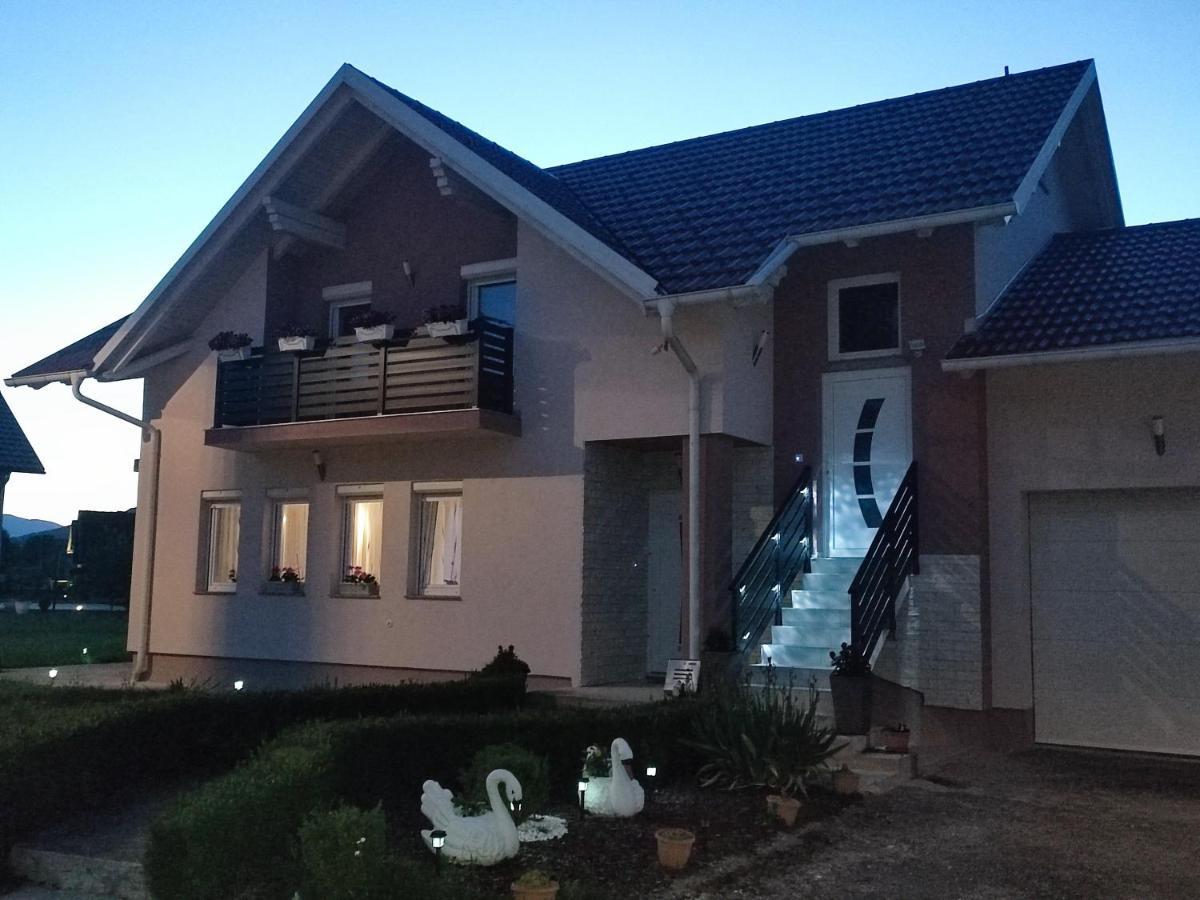 Apartman Swans โอโทชาส ภายนอก รูปภาพ